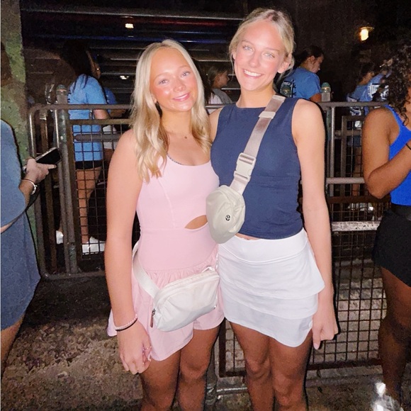 Meet your Posher, Harper - Picture 2 of 3